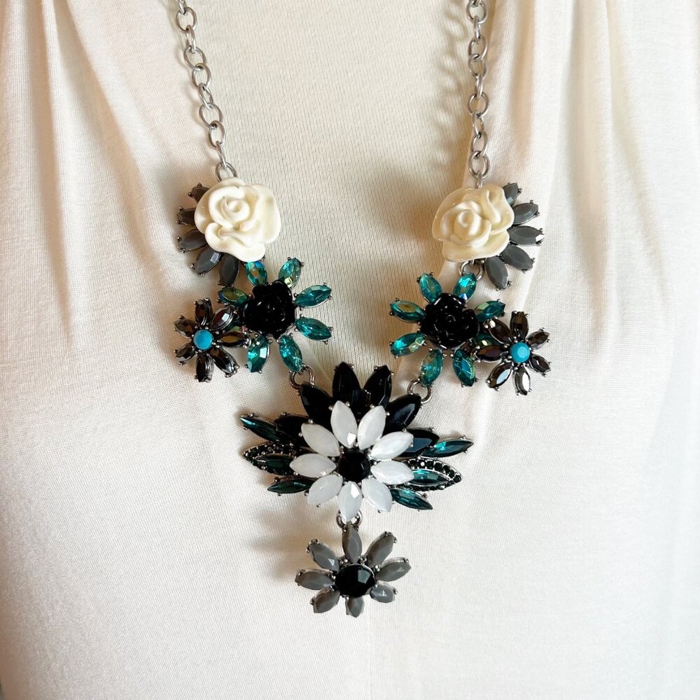 Joan Rivers Floral Statement Necklace Cream Roses w Teal, Black & White Flowers